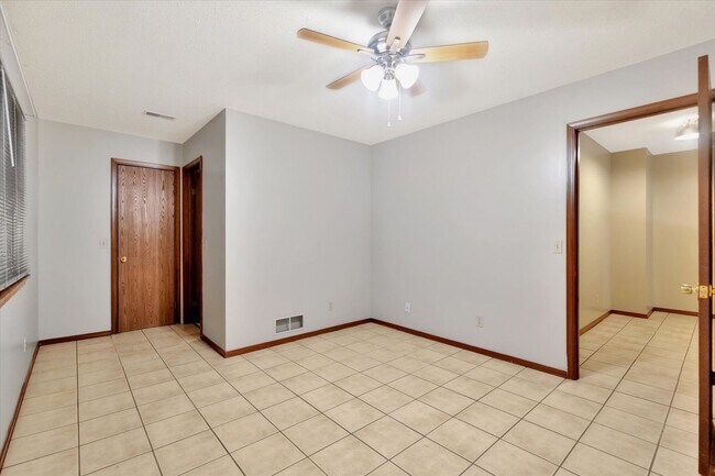 Building Photo - 2611 Rachel Rd