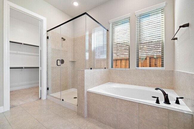 Building Photo - 4218 Davis Oak Dr