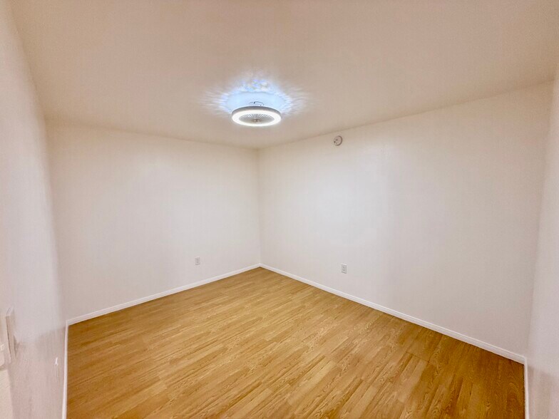 Building Photo - 9845 Rosecrans Ave