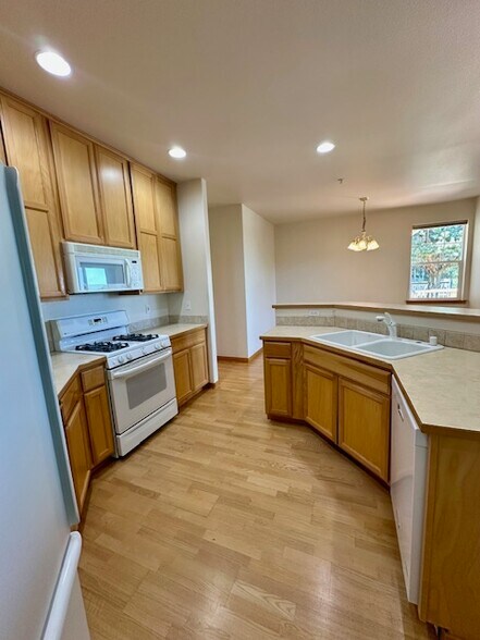 Building Photo - 7706 W 21st Ave