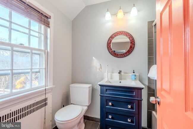 Building Photo - 128 Henley Rd