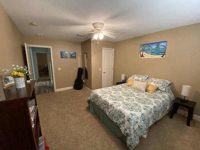 Building Photo - 2722 Lakes Edge Ln