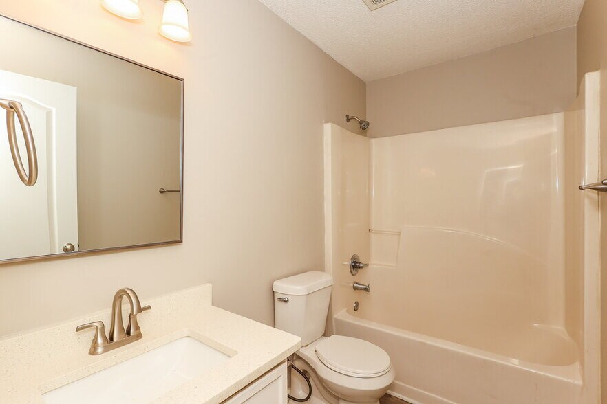 Building Photo - 4925 Brookwood Pl