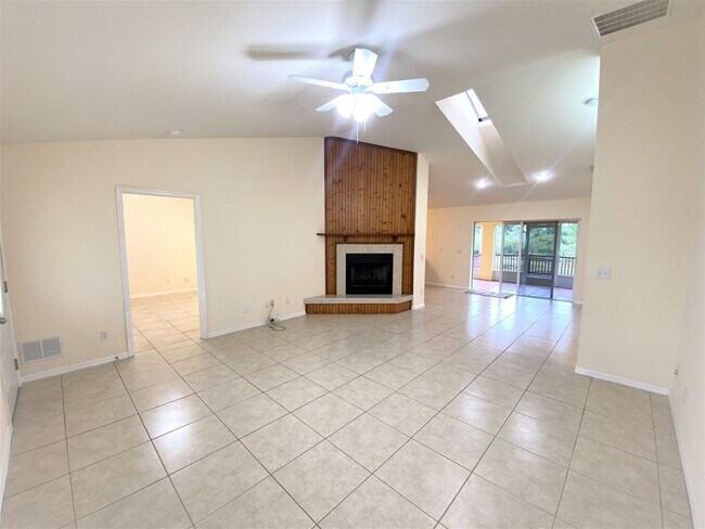 Building Photo - ** GOLDEN GATE ESTATES ** 3 BED / 2 BATH -...