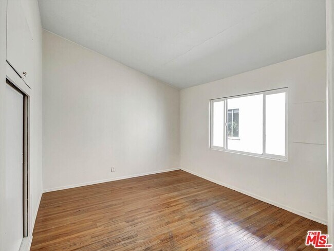 Building Photo - 4841 W 18th St