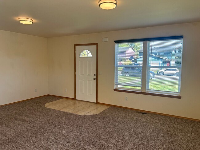 Building Photo - Racine Street 2609/ 2611