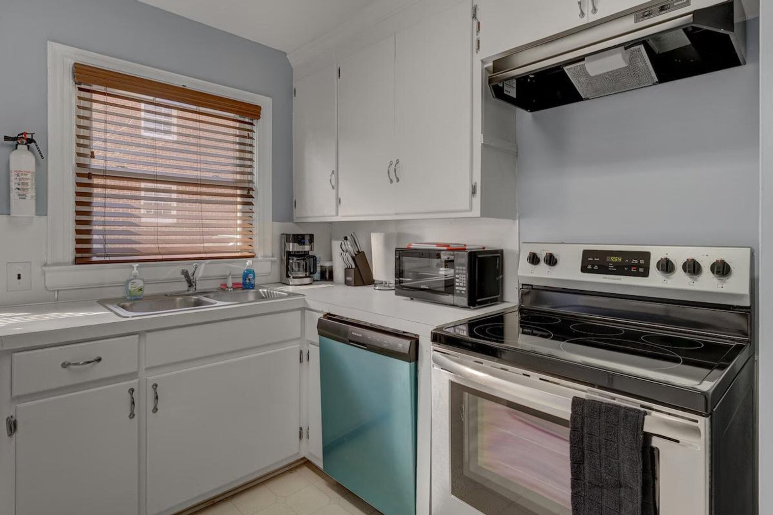 Building Photo - 814 N Buchanan Blvd