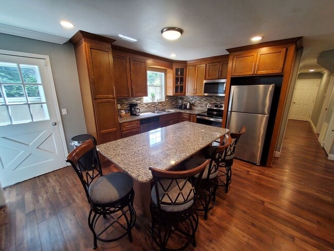 Building Photo - Sevierville 37862 - Showings begin July 11, 2026 - Fully Furnished! Long term or 3 Month Lease Co...