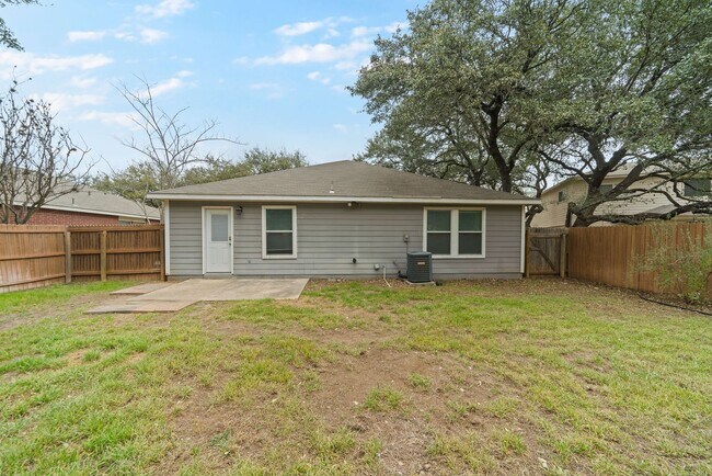 Building Photo - Charming 3-Bedroom Home in Carriage Hills ...