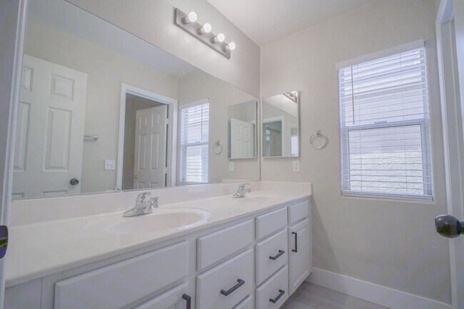 Building Photo - Wonderfully fully renovated, 2-story property