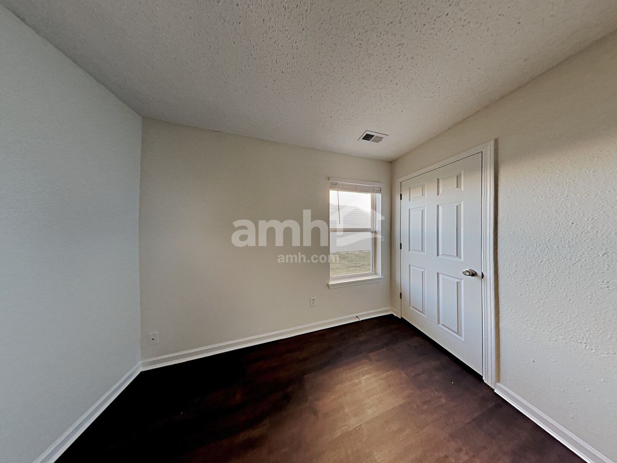 Building Photo - 15425 Dry Creek Rd