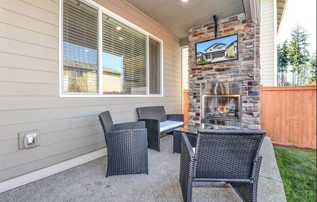 Building Photo - Gorgeous 4BR Home in Canton Park Backing t...