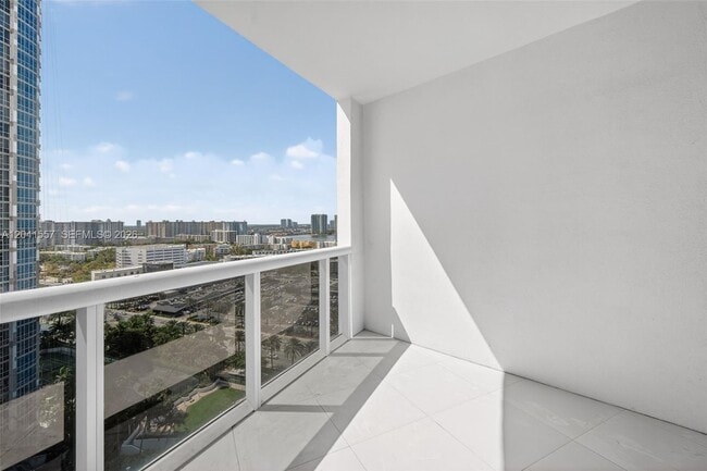 Building Photo - 18201 Collins Ave