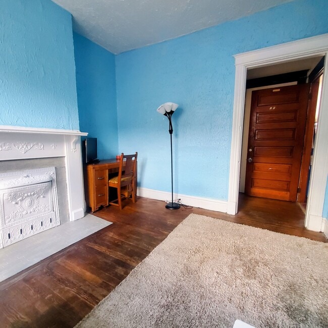 Building Photo - 2451 Maplewood Ave