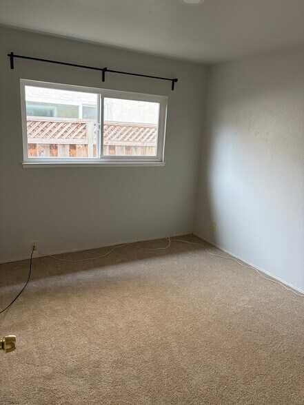 Building Photo - 717 Potomac Ct