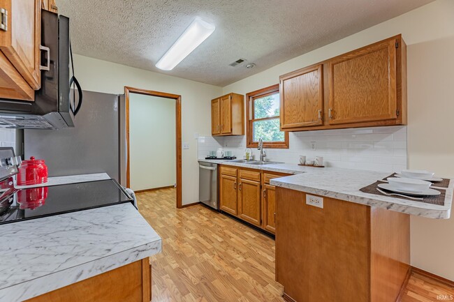 Building Photo - 3900 Deer Trail