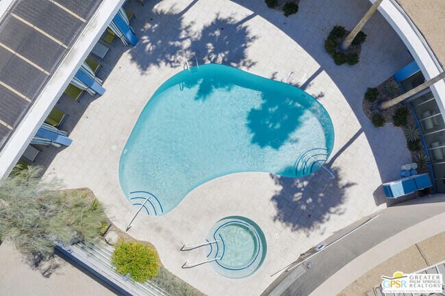 Building Photo - 870 E Palm Canyon Dr