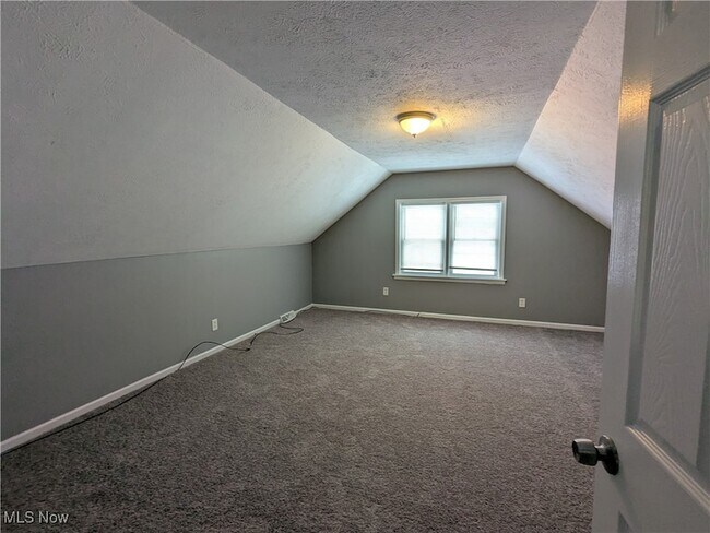 Building Photo - 16401 Home Ave