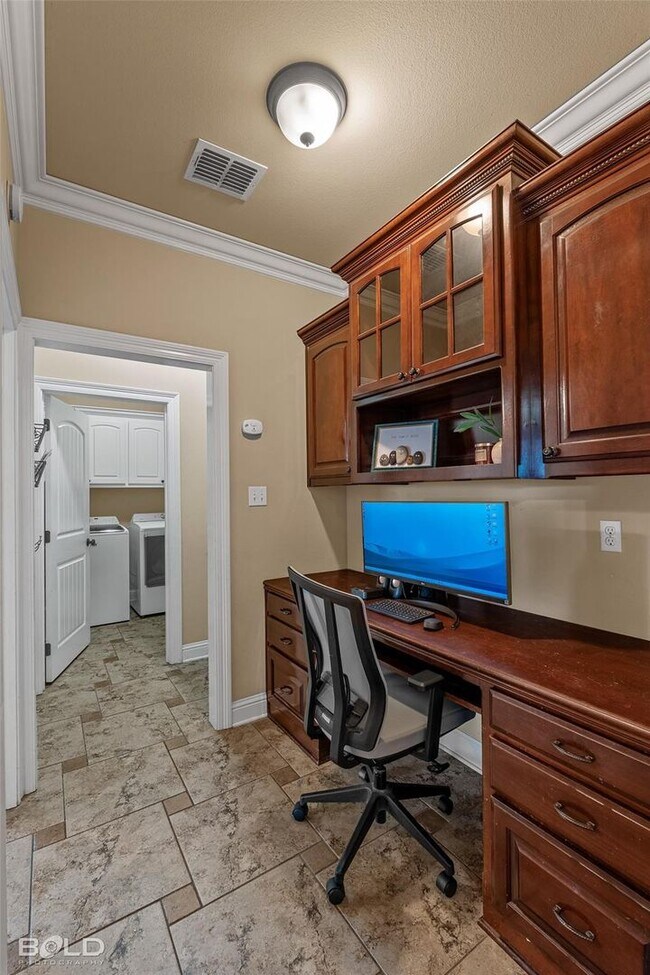 Building Photo - 337 Wood Springs