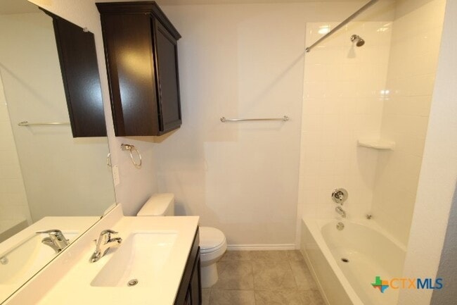 Building Photo - 2321 Aylesbury Dr