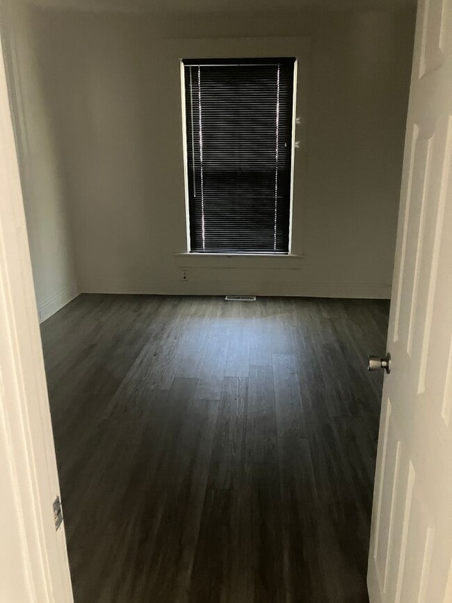 Building Photo - 803 E Washington St