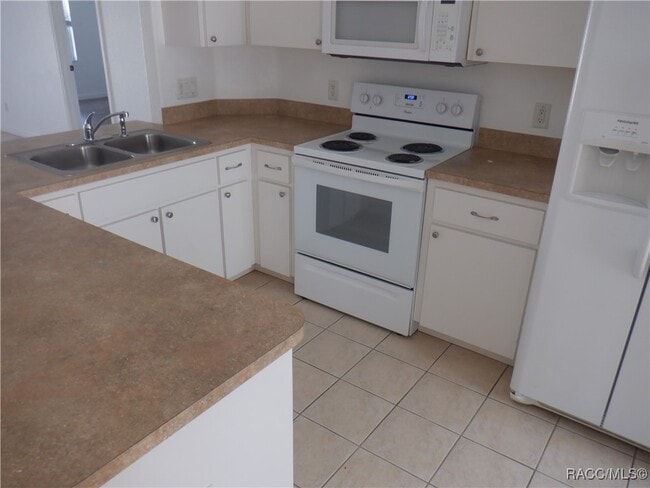 Building Photo - 2002 Silverwood St