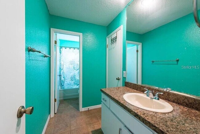 Building Photo - 9415 Pebble Glen Ave