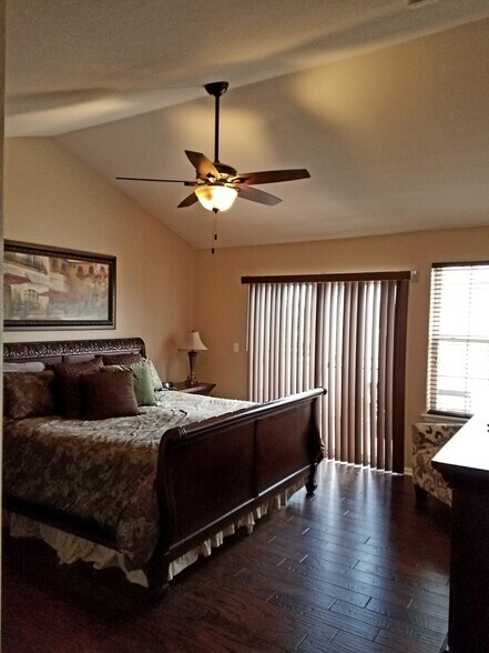 Building Photo - 9484 Southern Hills Cir.