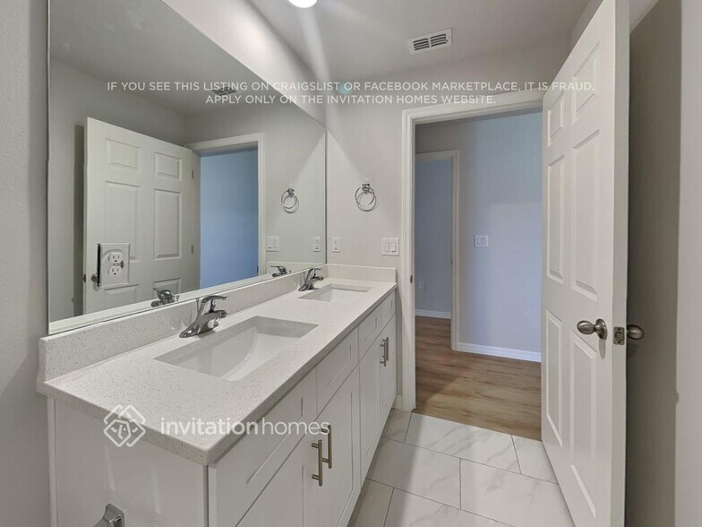 Building Photo - 2039 Harbell Ave SW
