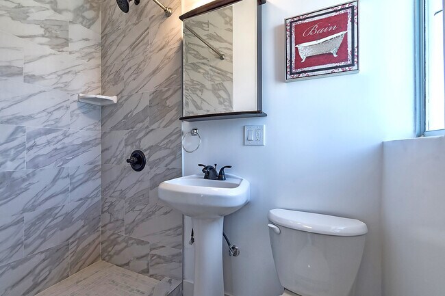 Building Photo - The Fairmount Four