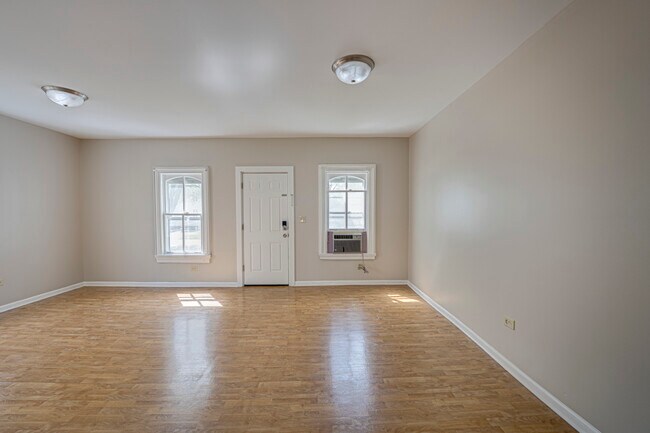 Building Photo - 371 Cedar St