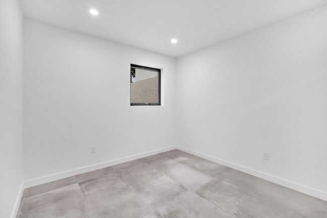 Building Photo - 2460 SW 58th Manor