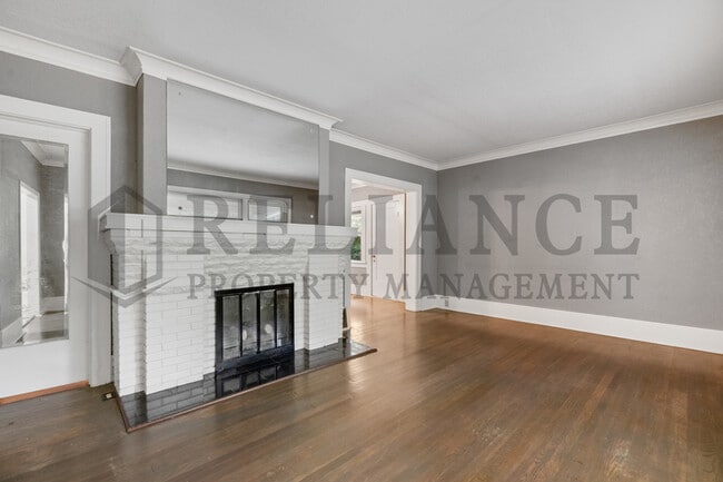 Building Photo - 332 N Rutan St