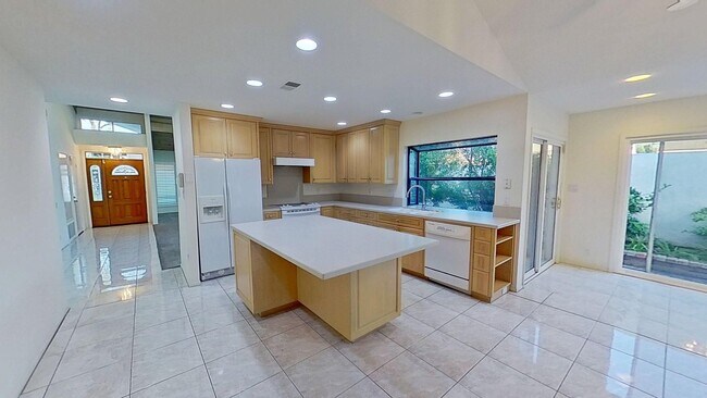 Building Photo - 5022 Hemlock