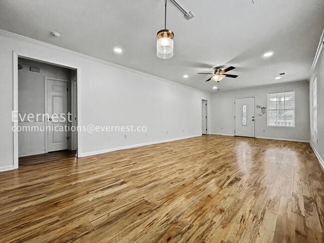 Building Photo - 1065 Fair St SW