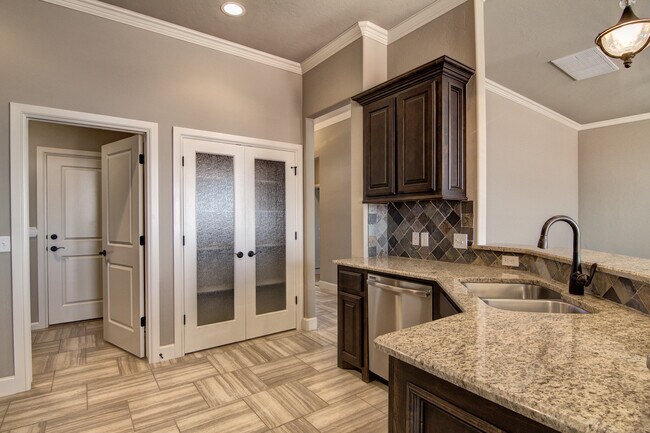 Building Photo - Beautiful Foster Signature Home in Great Location!