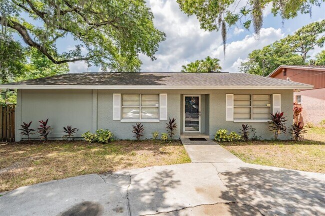 Building Photo - 9616 N Oklawaha Ave
