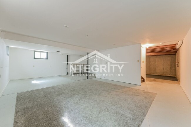 Building Photo - 5051 W Portland Dr