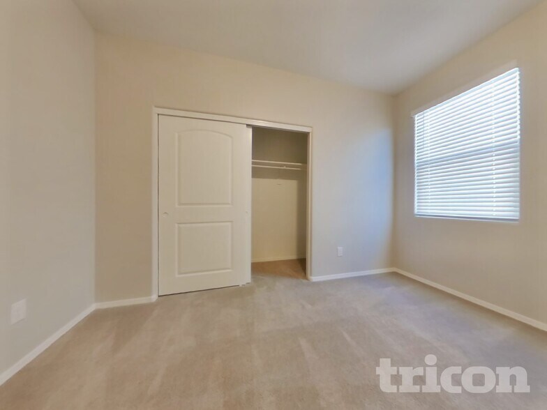 Building Photo - 30900 W Picadilly Rd
