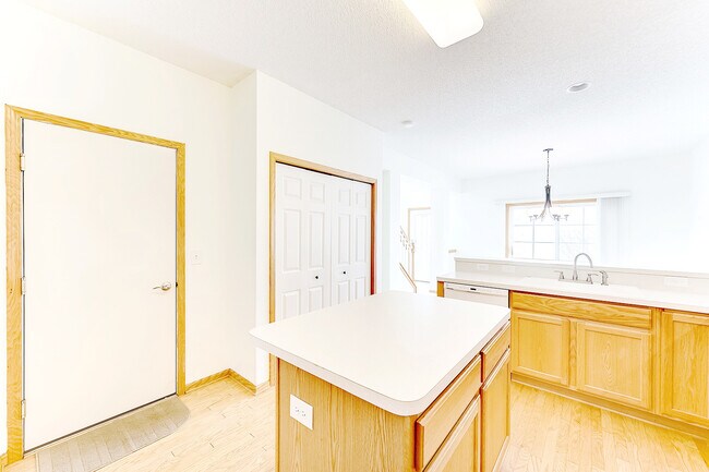 Building Photo - 1968 Bluestem Ln