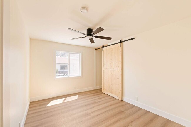 Building Photo - 342 S Ave 56
