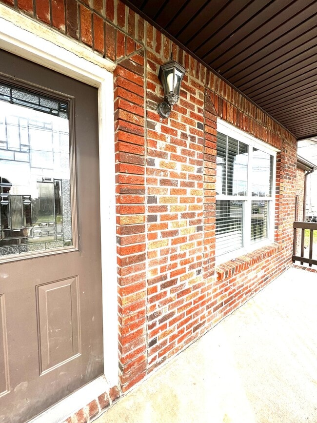 Building Photo - Charming 3BR/2.5BA Home in Clarksville! PE...