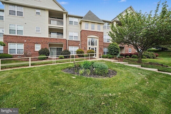 Building Photo - 300G Tall Pines Ct