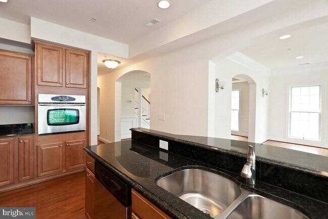 Building Photo - 12 Chestnut Woods Dr