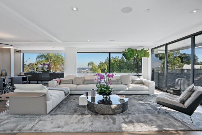 Building Photo - Prestigious Hollywood Hills Home for Rent