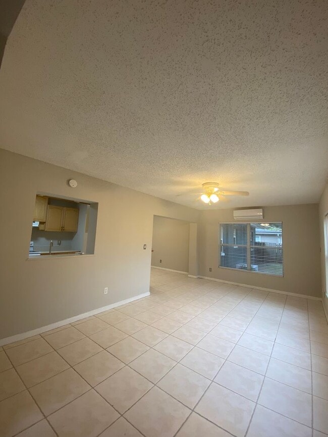 Building Photo - 1421 Ridgecrest Rd