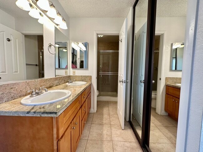 Building Photo - Charming 2 bedroom 2 bathroom home located in south Sacramento!