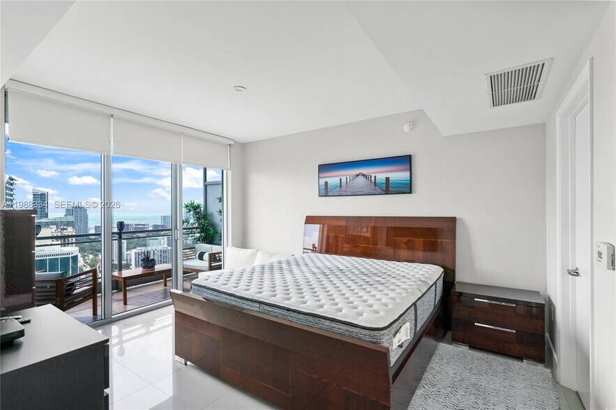 Building Photo - 92 SW 3rd St