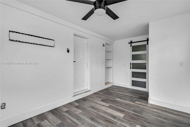 Building Photo - 420 S 61st Terrace
