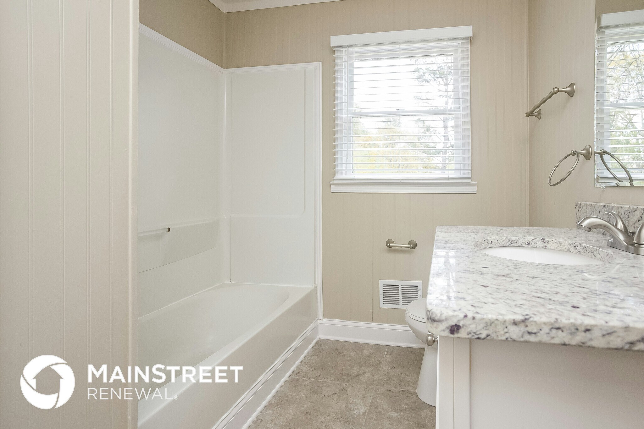 Building Photo - 680 N Kingsley Dr